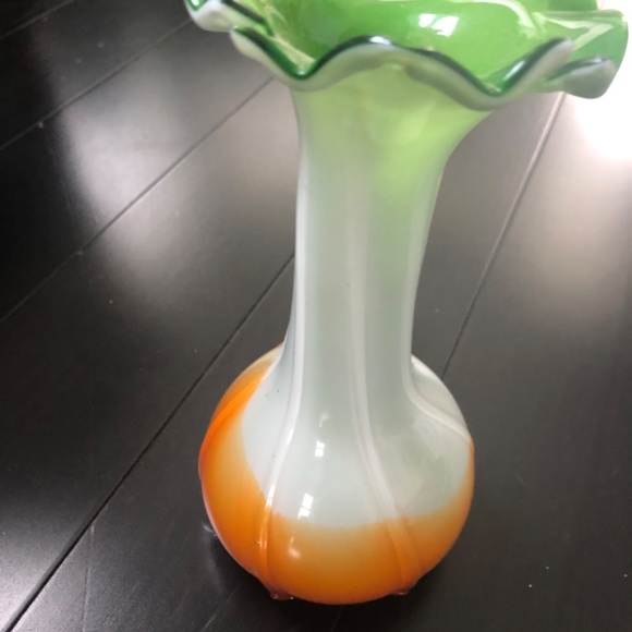 Vintage Unique Lovely Cala Lily Art Glass Swirl Vase - Picture 2 of 4